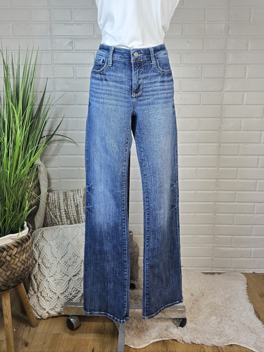 Buckle Black Mid Rise Bootcut Jeans Medium Was Blue Size 27
